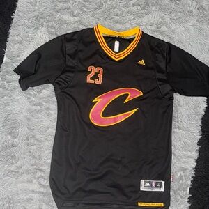 Lebron James black Cavs jersey